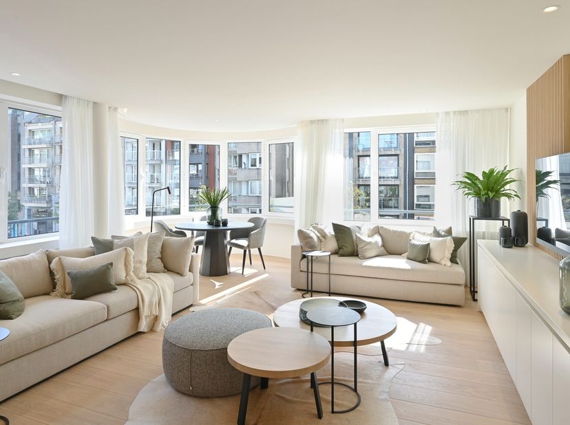 Magnifique appartement d&#039;angle, idéalement situé dans le centre animé de Knokke.&lt;br /&gt;
Cet appartement se trouve au deuxième étage et bénéficie d&#039;une