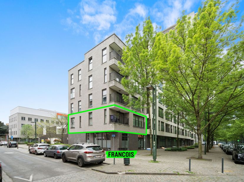 Dans la résidence récente et bien entretenue Eos, située dans le quartier animé de Schaerbeek, se trouve ce magnifique appartement prêt à emménager au