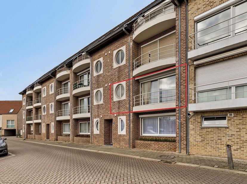 Appartement de 2 chambres situé au centre mais au calme à vendre à Herentals. &lt;br /&gt;
Situé dans la rue Rode-Kruisstraat, à quelques pas de la Grote Ma
