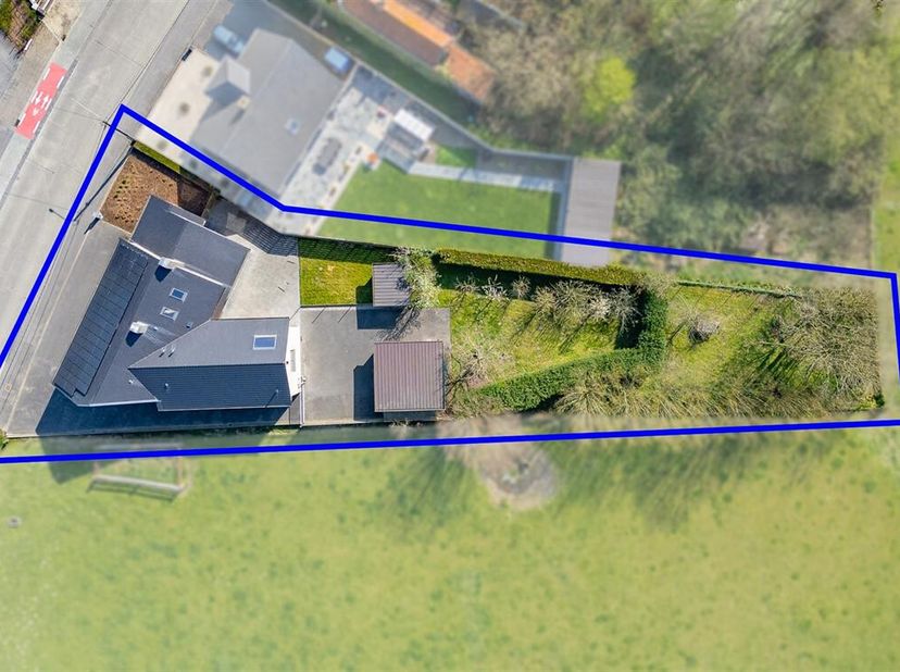 Instapklare, energiezuinige en recente gezinswoning met handelsruimte die tal van mogelijkheden biedt.&lt;br /&gt;
STARTPRIJS : Elk bod boven deze startprij