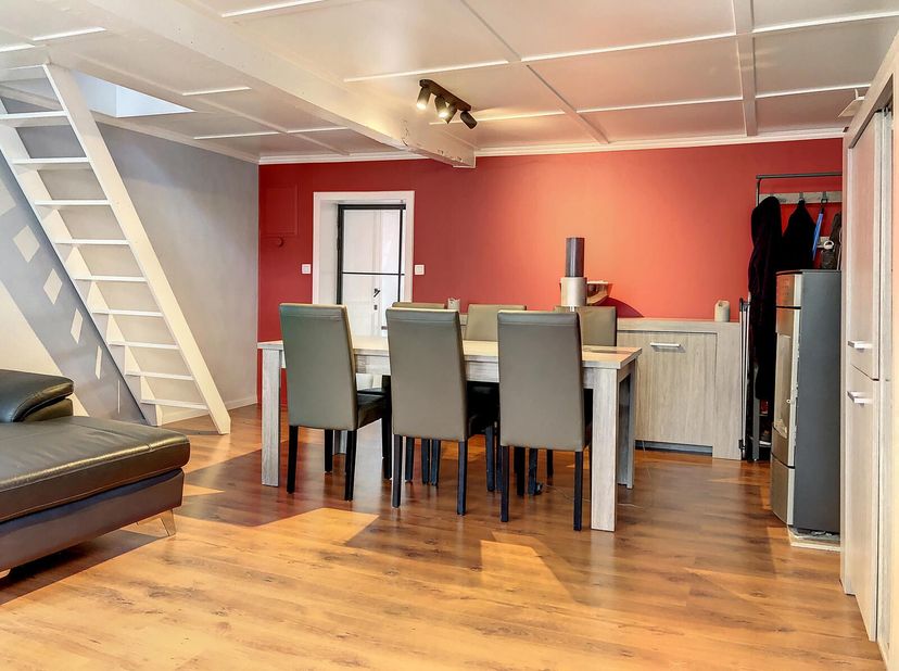 Situation :&lt;br /&gt;
Cet appartement en duplex est situé dans un endroit central de Gand. A quelques pas du Gravensteen, du Vrijdagsmarkt, du Korenmarkt,