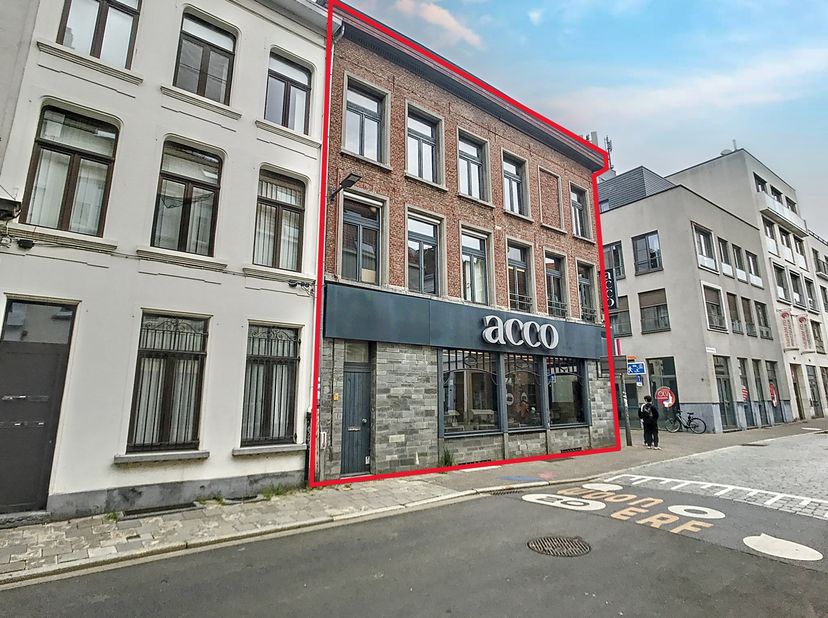Cette maison de commerce avec des opportunités de projets à vendre dans le centre d&#039;Anvers a une surface utilisable de pas moins de 491 m² et offre do