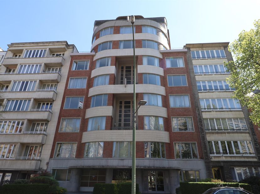 WOLUWE-SAINT-LAMBERT, à proximité de Montgomery, splendide APPARTEMENT ART-DECO (3ch/2sdb) de 150m² avec terrasse sud sur jardin. Situé au 3ème étage,