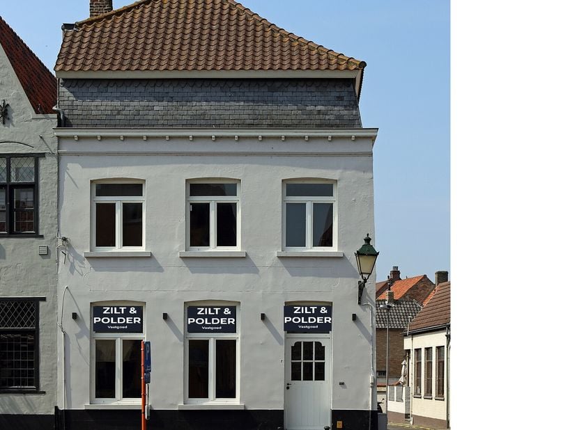 In het historische centrum van Damme, langs de pittoreske Kerkstraat, bevindt zich deze unieke handelswoning met rijke geschiedenis.&lt;br /&gt;
Dit karakte