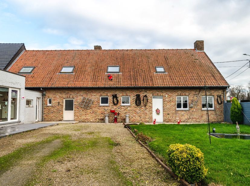 Welkom in de Krekelstraat te Ingelmunster&lt;br /&gt;
Dit uniek pand bestaat uit de woning zelf, een bijgebouw met wellness en schoonheidssalon en een bijge
