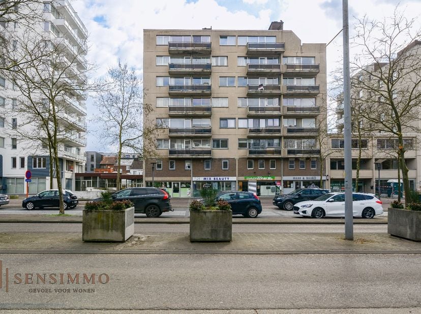 Knal in het centrum van Genk treffen dit uniek eigendom aan dat bestaat uit een gelijkvloers gelegen duplex handelspand van 88m² met bijhorend een ins