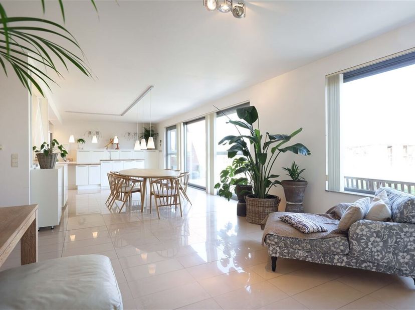 Exclusieve en verrassend ruime villa (580m²) op een prachtig perceel van 41a 19ca met tal van mogelijkheden&lt;br /&gt;
Omgeving:&lt;br /&gt;
+ Landelijk en rusti
