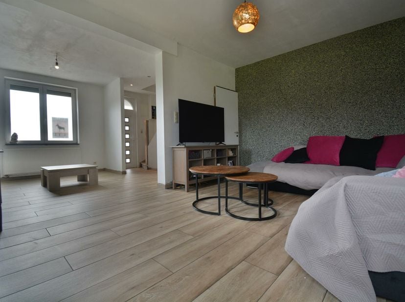 **** SOUS OPTION ****&lt;br /&gt;
Charmante maison 3 façades avec un grand GARAGE à vendre dans la région de CHAPELLE-LEZ-HERLAIMONT, proches de toutes comm