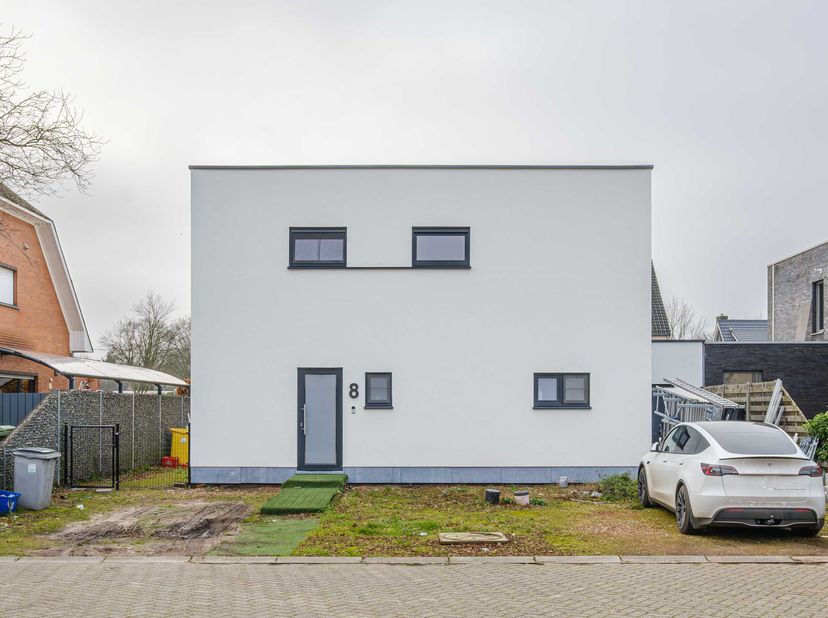 IN OPTIE &lt;br /&gt;
 &lt;br /&gt;
RECENTE GERENOVEERDE WONING &lt;br /&gt;
 &lt;br /&gt;
Centraal gelegen in een rustige wijk.  &lt;br /&gt;
Indeling:   &lt;br /&gt;
- gelijkvloers: in