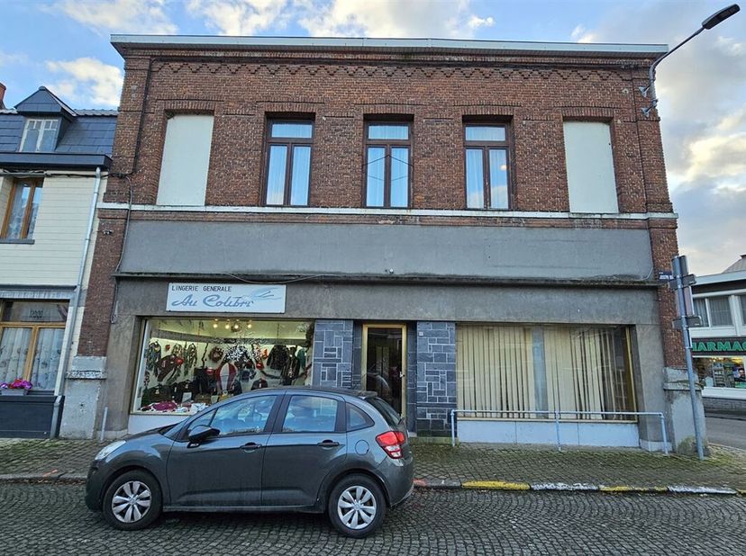 SOUS OPTION - PLUS DE VISITE - Prix: Offre à partir de 215.000 euros, frais d&#039;agence non inclus et à charge de l&#039;acquéreur.&lt;br /&gt;
Grand bâtiment ultra
