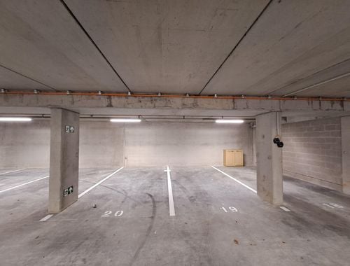                                         Garage à louer à Deerlijk, € 65
