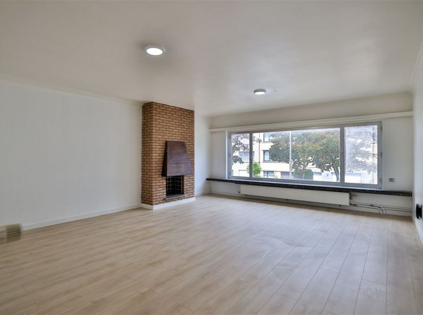 In een rustige woonwijk in Merksem wordt dit instapklare appartement te koop aangeboden.&lt;br /&gt;
Het appartement bevindt zich in een kleinschalig gebouw