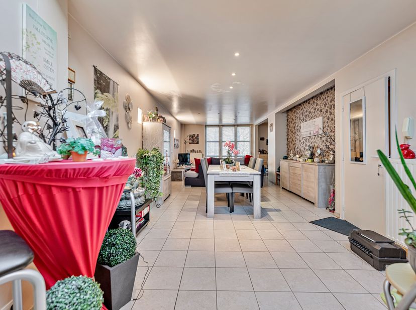 TOP investeringspand met 5% rendement te koop in Wevelgem!&lt;br /&gt;
Op zoek naar een zorgeloze investering met directe huuropbrengst? Dan is dit pand pre