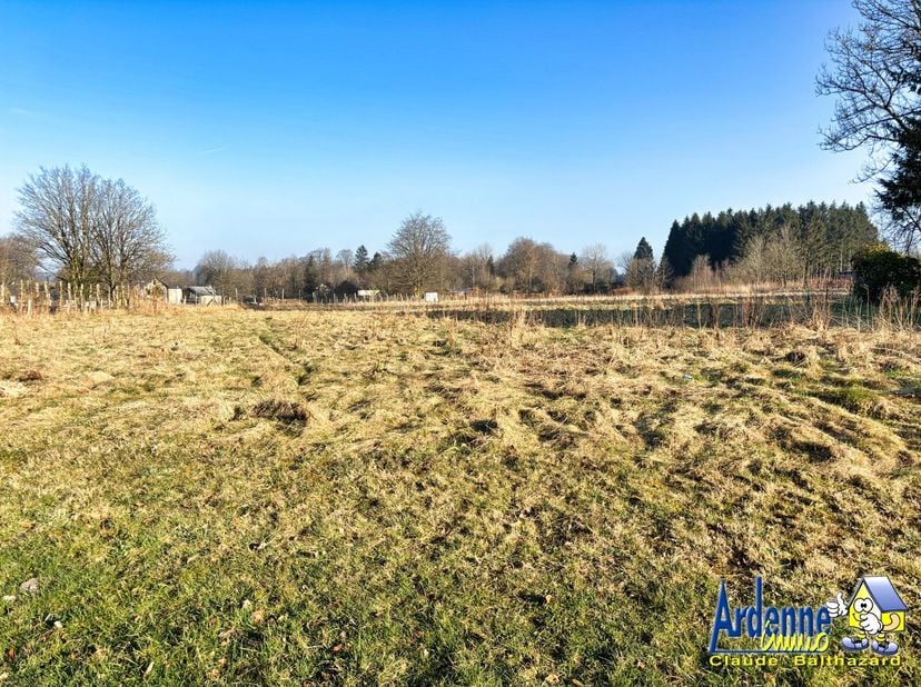 Prachtige bouwgrond van 1235m², in een landelijke woonwijk.&lt;br /&gt;
Info+ : Water en elektriciteit liggen in de straat - 20 meter voorgevel - Het terrei
