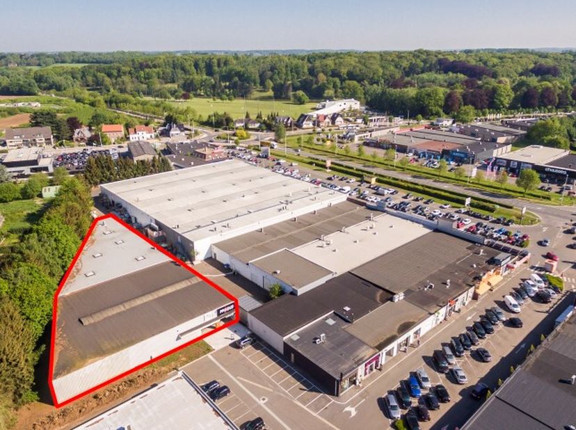 Dit investeringsvastgoed, gelegen in winkelcentrum Gouden Kruispunt, biedt een aantrekkelijk huurrendement.&lt;br /&gt;
Het gebouw, opgericht in 1986 en vol
