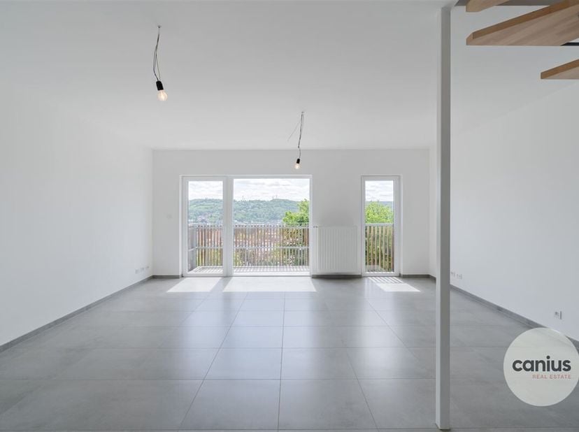 2-SLAAPKAMERAPPARTEMENT + TERRAS EN BALKON &lt;br /&gt;
Huy is centraal gelegen tussen de steden Namen en Luik. Wij treffen dit appartement aan de residenti
