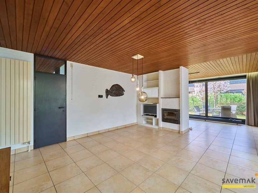 et confortable maison de plain-pied avec vue sur les prairies (13 ares).&lt;br /&gt;
La cuisine et la salle de bains ont déjà été entièrement rénovées. Le s
