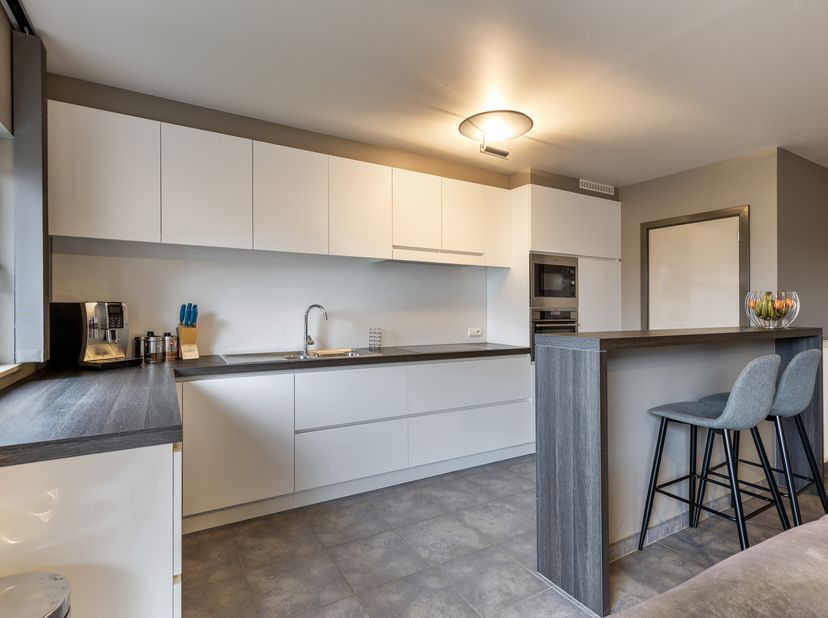 Op wandelafstand van het centrum goed gelegen appartement met 2 terrassen en autostaanplaats in de prijs inbegrepen.&lt;br /&gt;
Het appartement bevindt zic