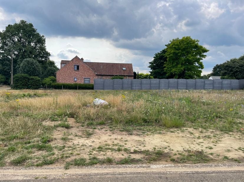 Gunstig gelegen bouwgrond voor halfopen bebouwing van 3are 42ca.Voor meer info, ga naar https://www.era.be/nl/te-koop/heusden-zolder/grond/gunstig-gel