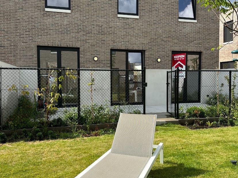 1 van de laatste woningen te koop in nieuwbouwproject: &#039;Woning 11&#039; gelegen op een uniek en rustig gelegen perceel, weg van de straat, maar toch centra
