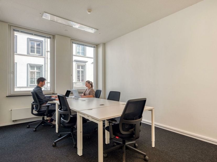 Krijg toegang tot prachtig ontworpen kantoorruimtes waar teams van vijf personen hun beste werk kunnen verrichten.&lt;br /&gt;
Samenwerken is het sleutelwoo