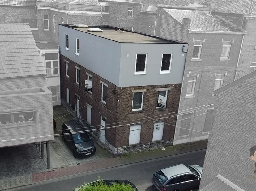 À Vendre :  Immeuble de rapport à Tamines avec 2 unités reconnues !&lt;br /&gt;
Opportunité exceptionnelle :&lt;br /&gt;
    3 niveaux  271m² habitables&lt;br /&gt;