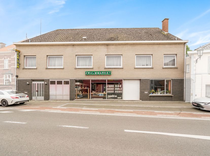 Bent u op zoek naar een veelzijdig pand met meerdere mogelijkheden? Zoek niet verder! Dit ruime en stevige gebouw biedt een unieke kans voor zowel inv