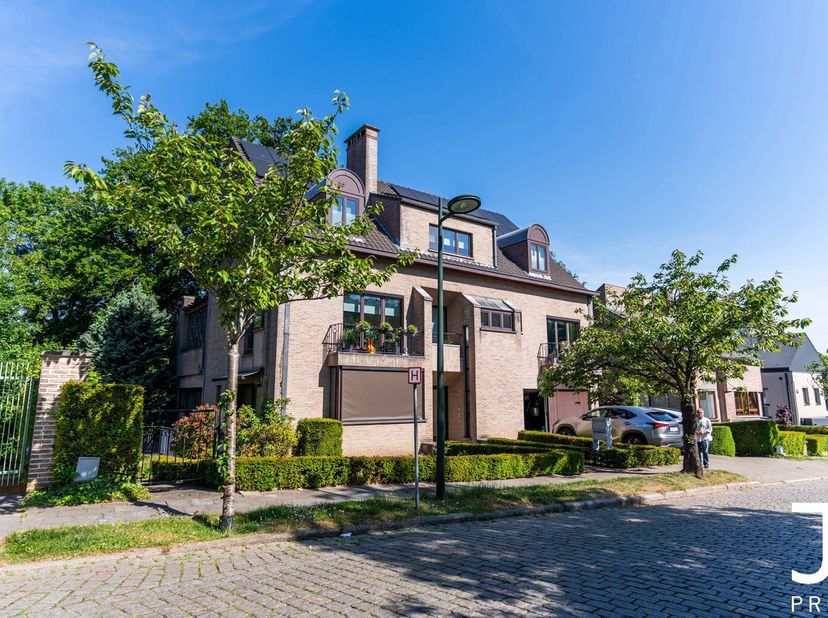 PARC DE LA WOLUWE  Idéalement situé dans une rue résidentielle calme, à deux pas des transports en commun, des commerces et des grands axes, J&amp;J Prope