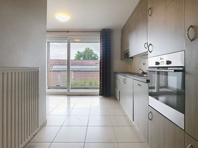 Quel est le moyen le plus rapide de visiter cet appartement? Demandez votre visite via le bouton rouge de notre site Web (www.dewaele.com) et l&#039;un de