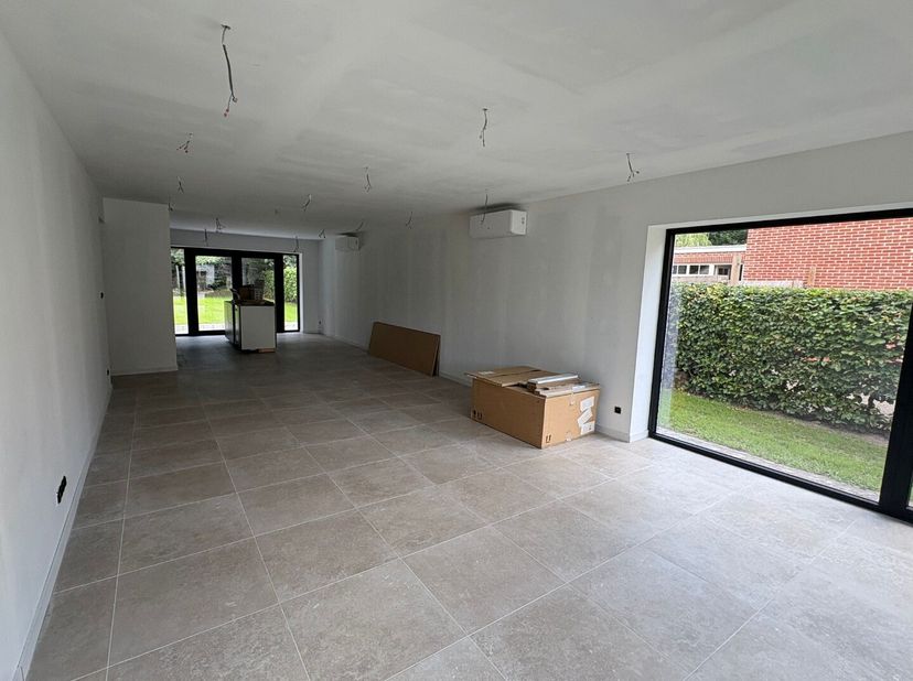 Maison à louer
                    à 2400 Mol