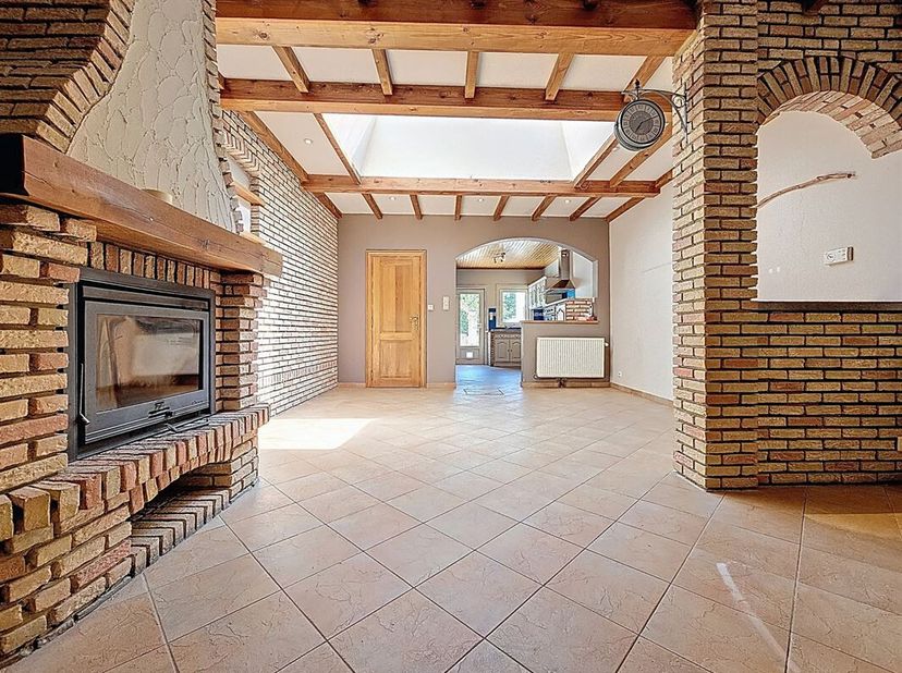 Prix: Offre à partir de 170.000 euros, frais d&#039;agence non inclus et à charge de l&#039;acquéreur.&lt;br /&gt;
Très chouette maison habitable rapidement et compre