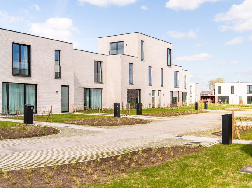 Laatste 4 woningen te koop!&lt;br /&gt;
Energieneutrale nieuwbouwwoningen te koop vlak bij het centrum van Sint-Eloois-Vijve en op 5 min van centrum Waregem