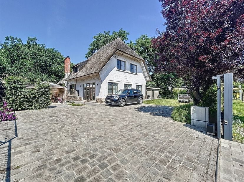 Charmante instapklare open bebouwing op perceel van 1050 m²&lt;br /&gt;
Doet dit pareltje jouw hart sneller staan, dan nodigen wij jou graag uit voor een be