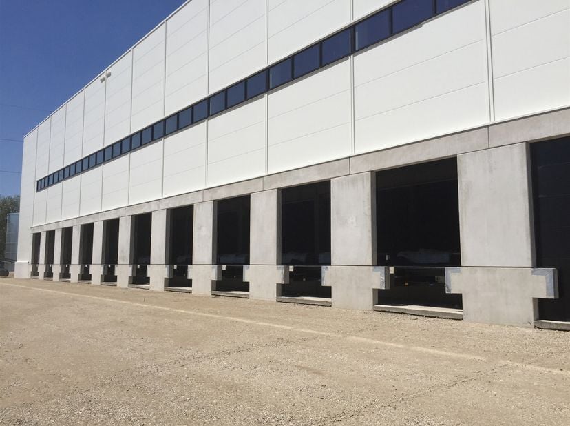 -Terrein1 laaddock per 1.000 m²&lt;br /&gt;
- Vrije hoogte: 12,20 m&lt;br /&gt;
- Vloerbelasting magazijn: 50 kN/m²&lt;br /&gt;
- Volledig omheind terrein&lt;br /&gt;
- ESFR