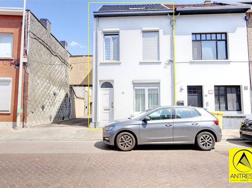 Gezinswoning met 3 slks op top locatie.&lt;br /&gt;
Deze gezinswoning met drie slaapkamers is ideaal gelegen aan de stadsrand van Lier, in een rustige en ve