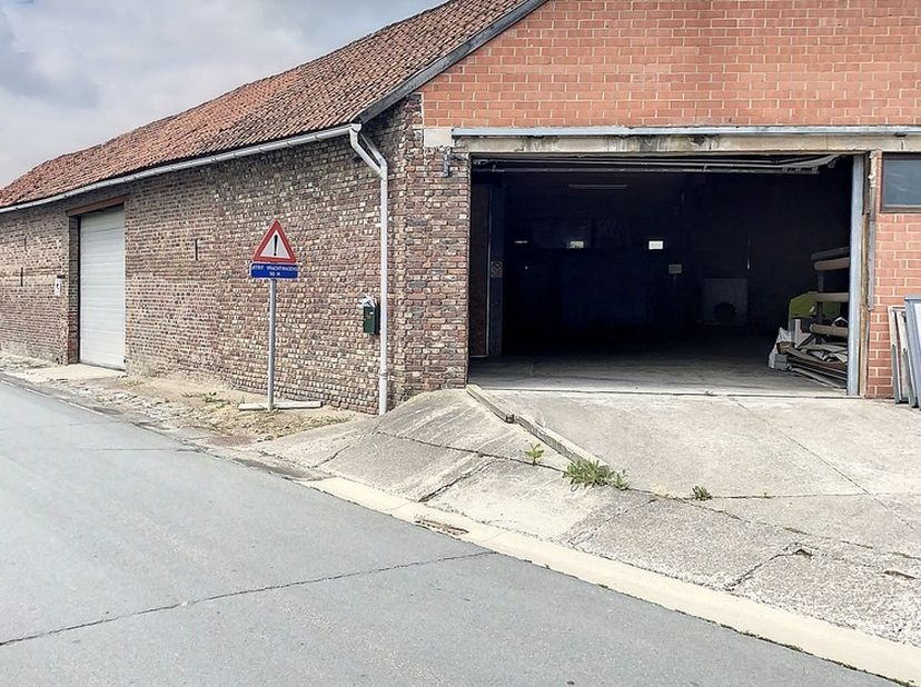 Bien professionnel à louer
                    à 3800 Sint-Truiden