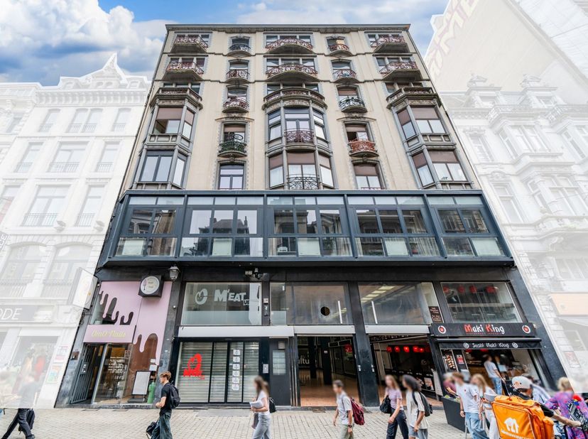 We Invest Liège vous présente cette belle opportunité dinvestissement en plein cur historique de Liège !&lt;br /&gt;
Situé au milieu de la rue Pont dAvroy,