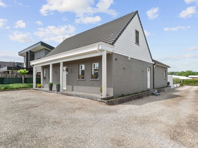 SCHAFFEN  Charmante woning in massieve houtbouw met grote loodsen op ca. 1ha45a&lt;br /&gt;
KIJKDAG dinsdag 3/6 van 16u-18u (enkel op afspraak)&lt;br /&gt;
Deze u