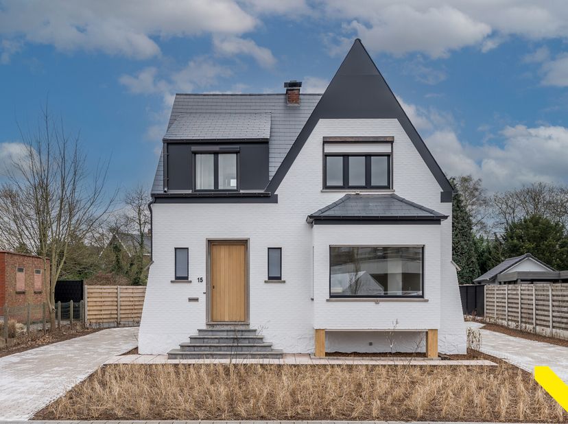 Prachtige karaktervolle woning in het centrum van Tessenderlo&lt;br /&gt;
We betreden deze prachtige karaktervolle gerenoveerde woning via de ruime inkomhal