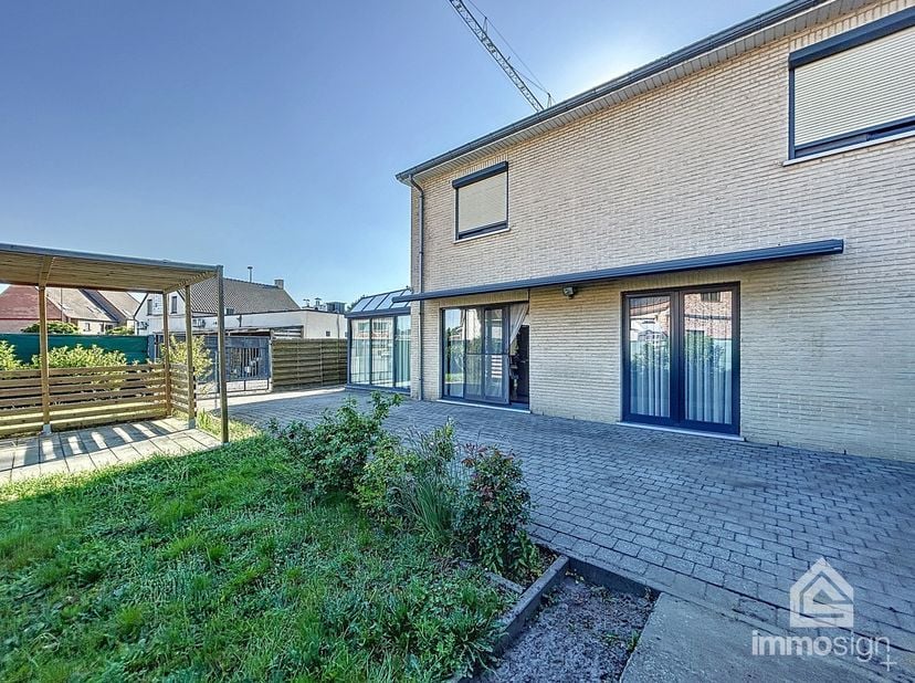 PLUSPUNTEN:&lt;br /&gt;
+ perceeloppervlak: 367 m²&lt;br /&gt;
+ bruikbare vloeroppervlakte: 189 m² (bron: EPC), waarvan 160 m² bewoonbare oppervlakte&lt;br /&gt;
+ 3 s