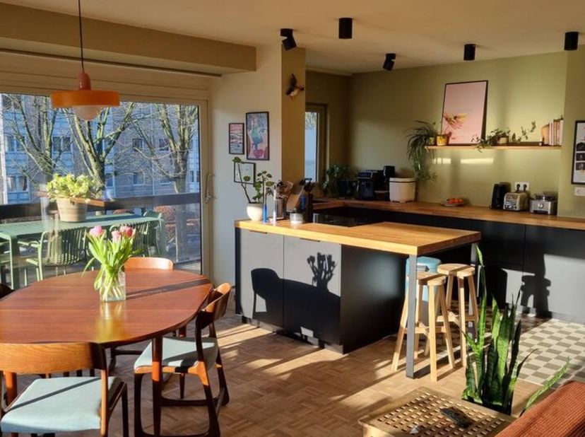 Bij interesse, gelieve een e-mail te sturen naar Katrien.vandenmeerssche@gmail.com&lt;br /&gt;
&lt;br /&gt;
Dit ruim en lichtrijk appartement is gelegen in een gr