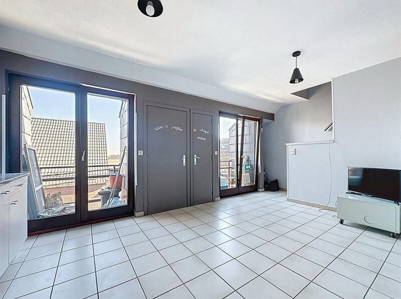 Superbe Duplex Idéalement Situé à Dottignies. &lt;br /&gt;
Laissez-vous séduire par ce magnifique appartement duplex, idéalement niché au coeur de Dottignie