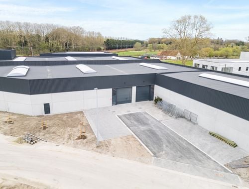                                        Entrepôt sans bureau à louer à Oostkamp, € 1.900
