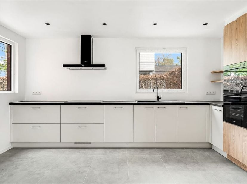 Gerenoveerde, energiezuinige woning op prachtige ligging!&lt;br /&gt;
Belangrijkste troeven:&lt;br /&gt;
- Prachtige ligging in rustige groene omgeving&lt;br /&gt;
- To