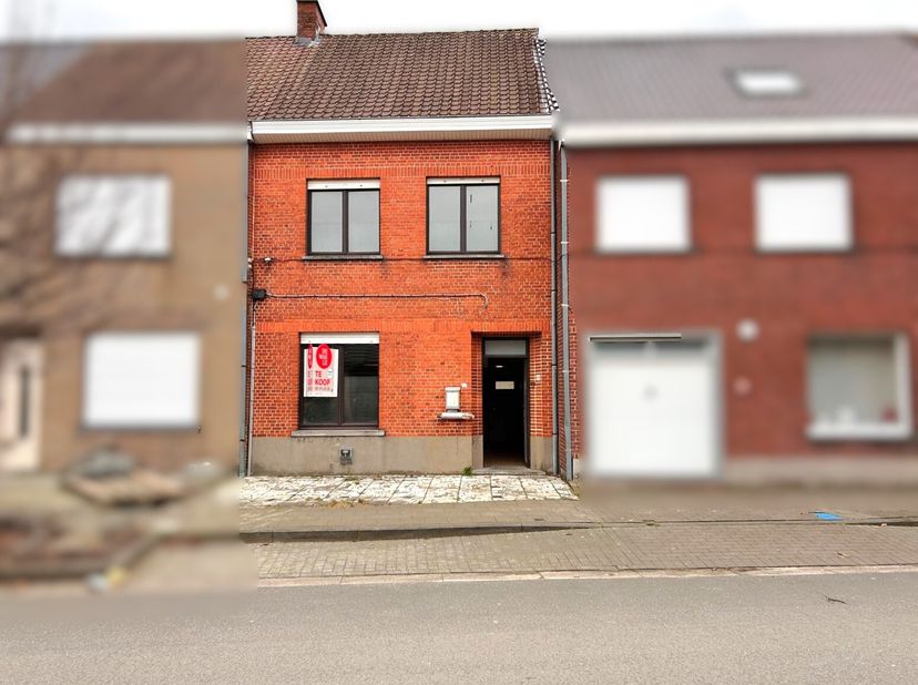 Cette maison offre de nombreuses opportunités pour en faire une gagnante! Rénovez et personnalisez cette maison entièrement à votre goût. Exploitez le