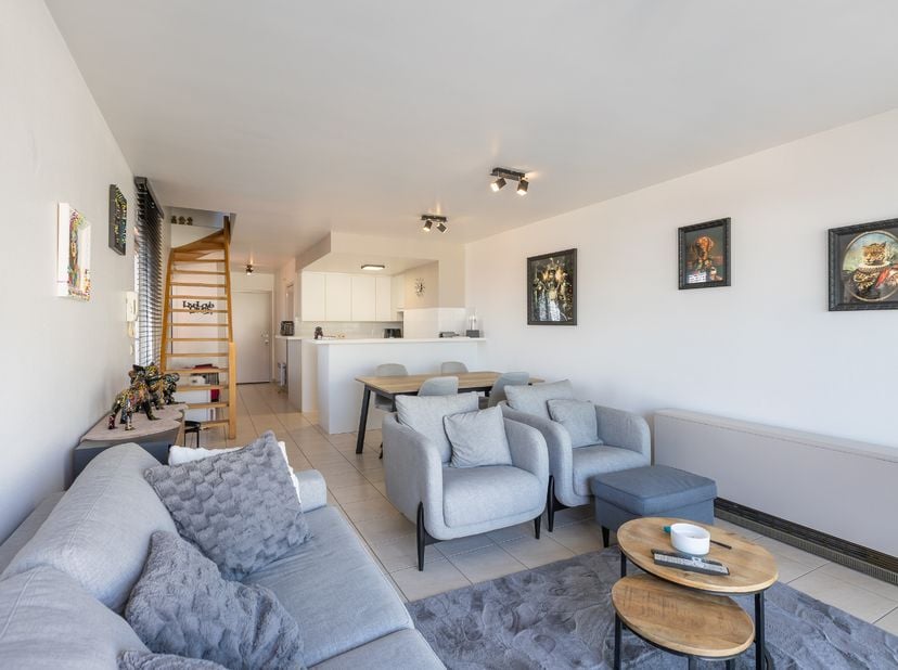 Ontdek dit instapklare duplex-appartement op de 7de en 8ste verdieping van residentie &#039;Leopold&#039;, gelegen in het bruisende centrum.&lt;br /&gt;
Met een royaa
