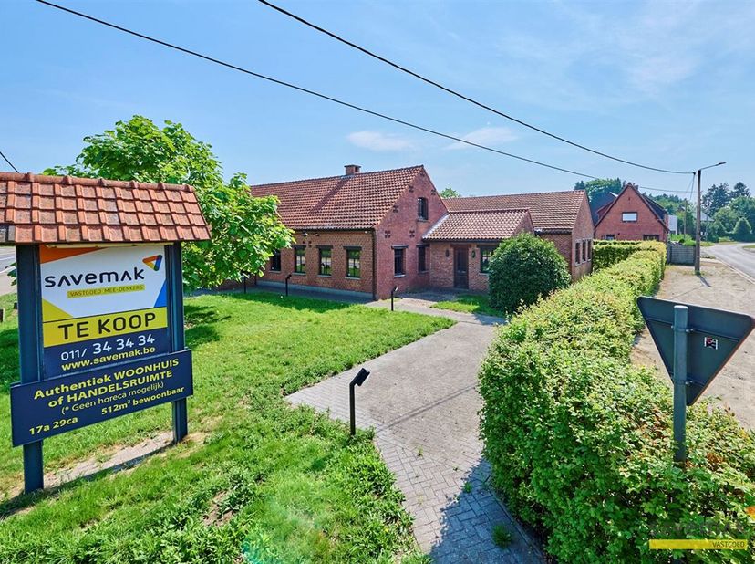 Deze oude hoeve heeft jarenlang dienst gedaan als brasserie en stond lokaal bekend voor haar legendarische pannekoeken en ijscoupes.&lt;br /&gt;
De horecape