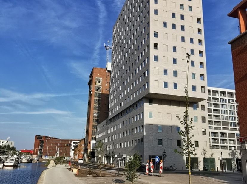3 bedroom apartment of 150m2 on the 11th floor in the southwest wing of the newly built complex The View on the renovated Vaartkom, with a magnificent