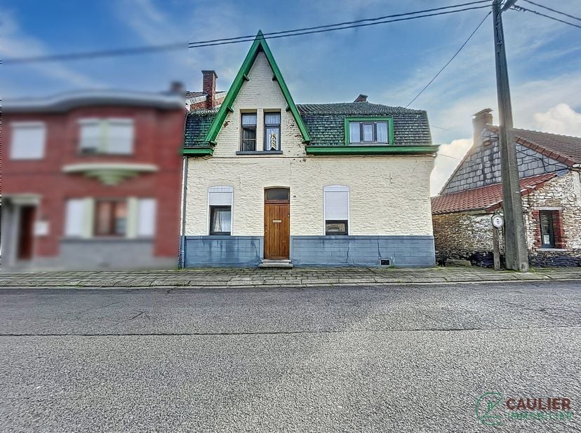 cette maison se constitue comme suit :&lt;br /&gt;
Au RDC : living, salle à manger, espace cuisine, salle de bain, buanderie.&lt;br /&gt;
A l&#039;étage : Hall de nuit