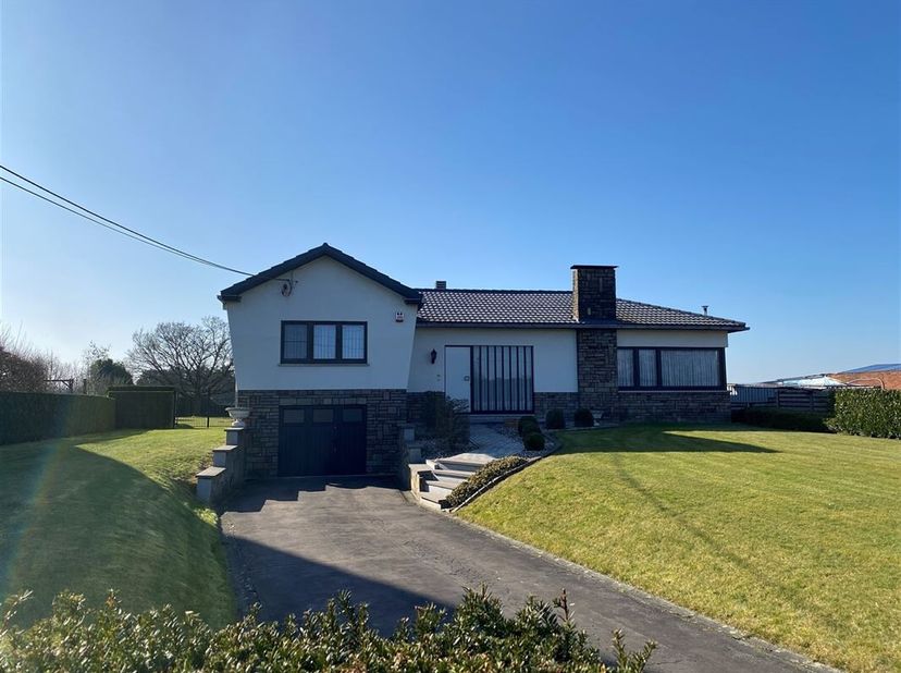Te koop: Op te frissen villa in het landelijke Rummen&lt;br /&gt;
Bent u op zoek naar een ruime woning met veel potentieel in een rustige, landelijke omgevi